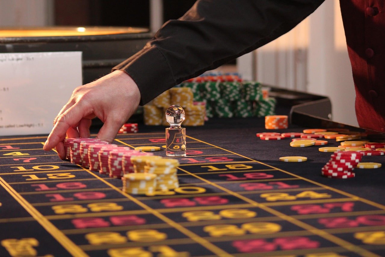 Live baccarat and roulette tables available on arina live Philippines